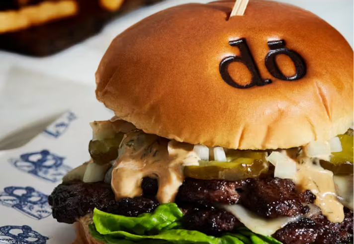 A burger at Dō Deli.