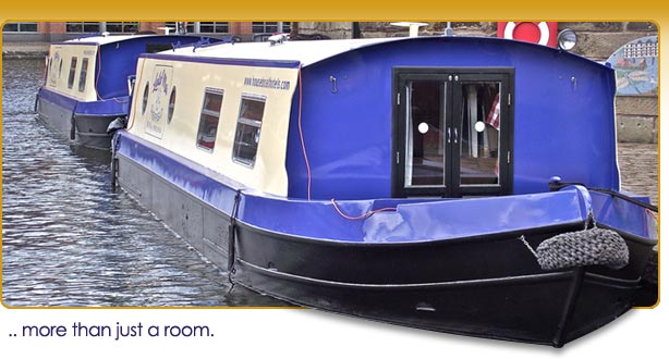 Houseboat Hotel Sheffield – exterior view of the narrowboat accommodation