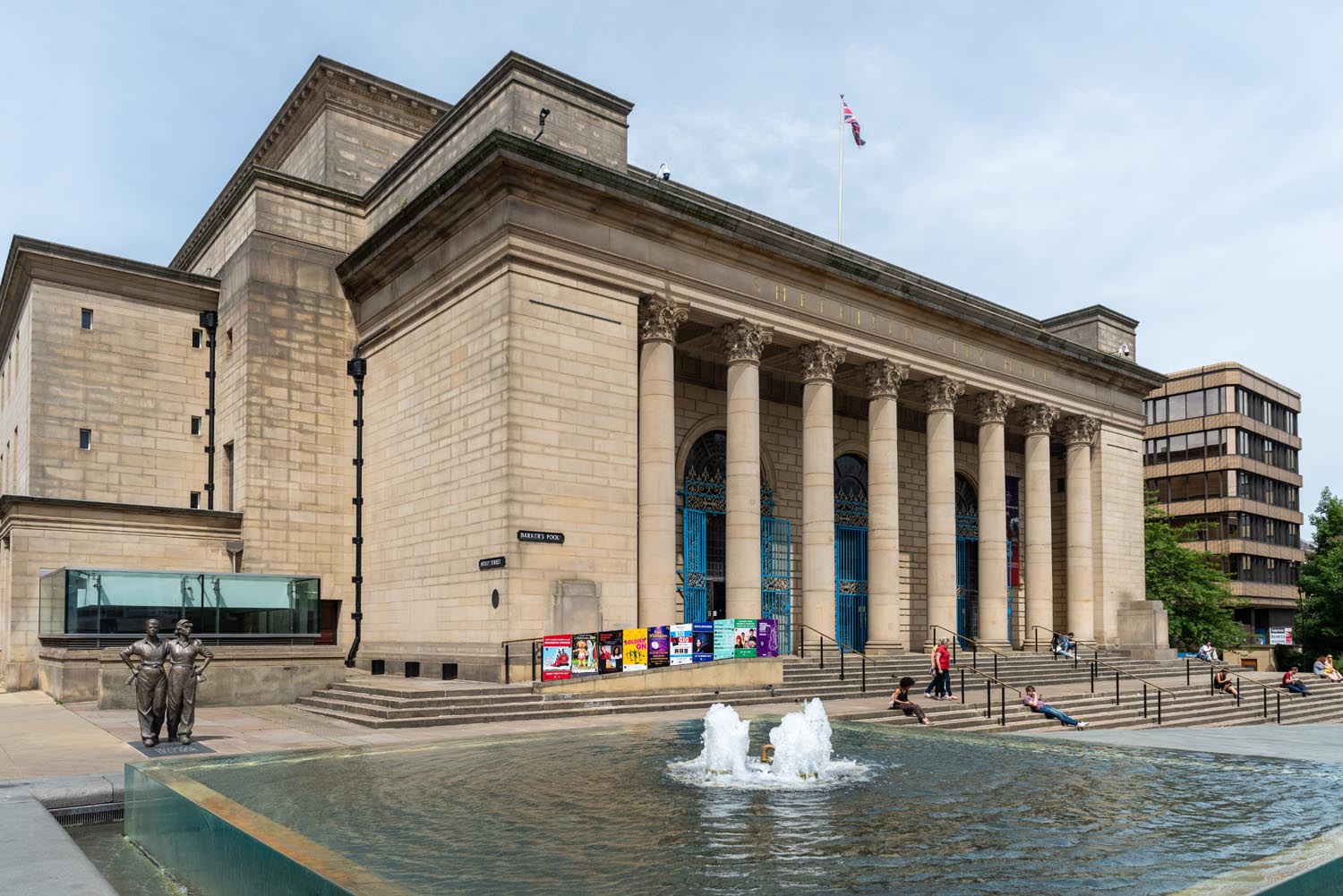 The exterior of the Sheffield City Hall.