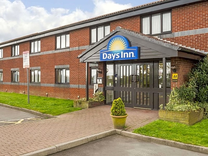 Exterior of Days Inn by Wyndham Sheffield showing the hotel building and entrance.