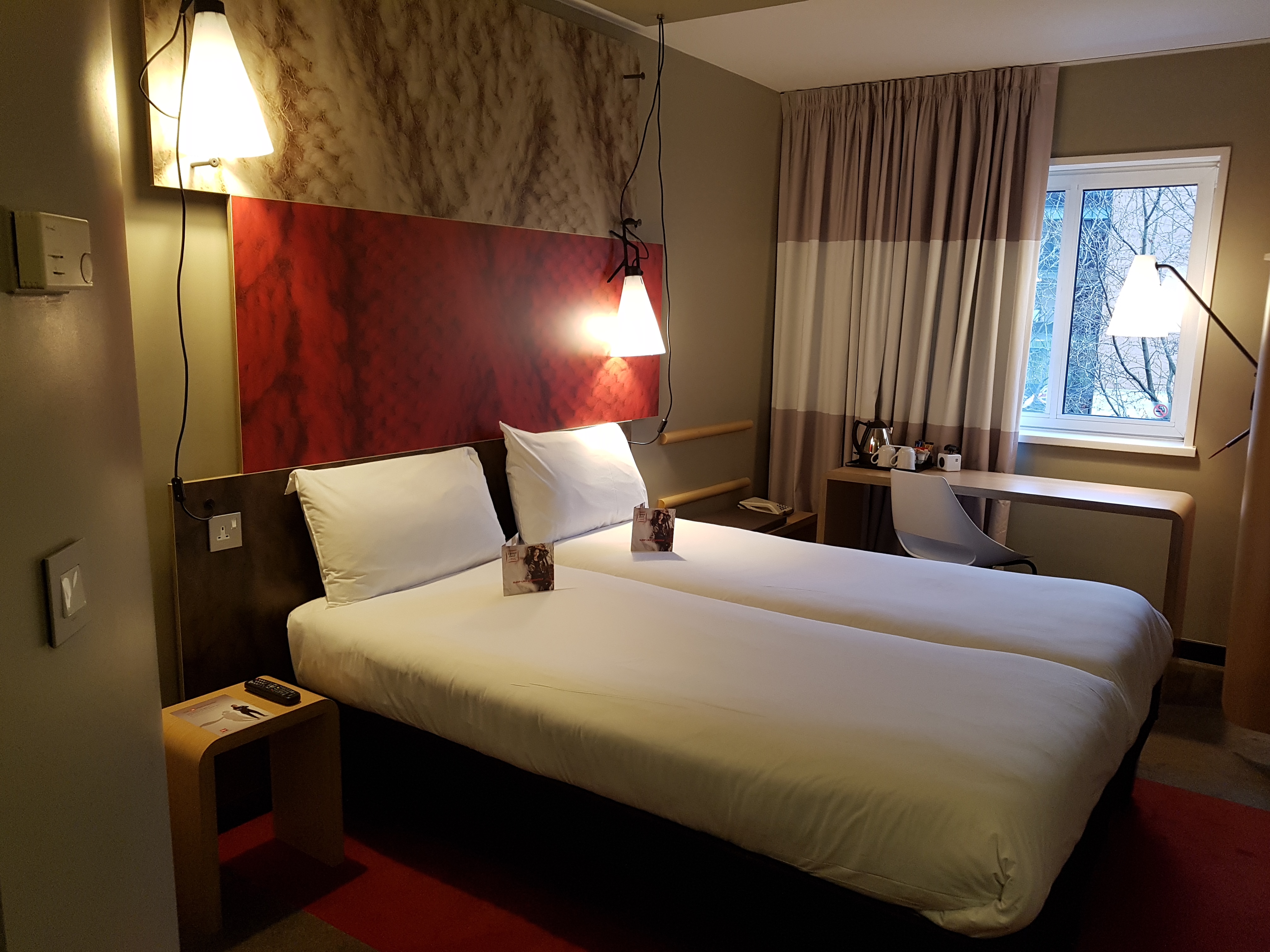 Ibis Sheffield City – bedroom with a double bed and bedside tables.