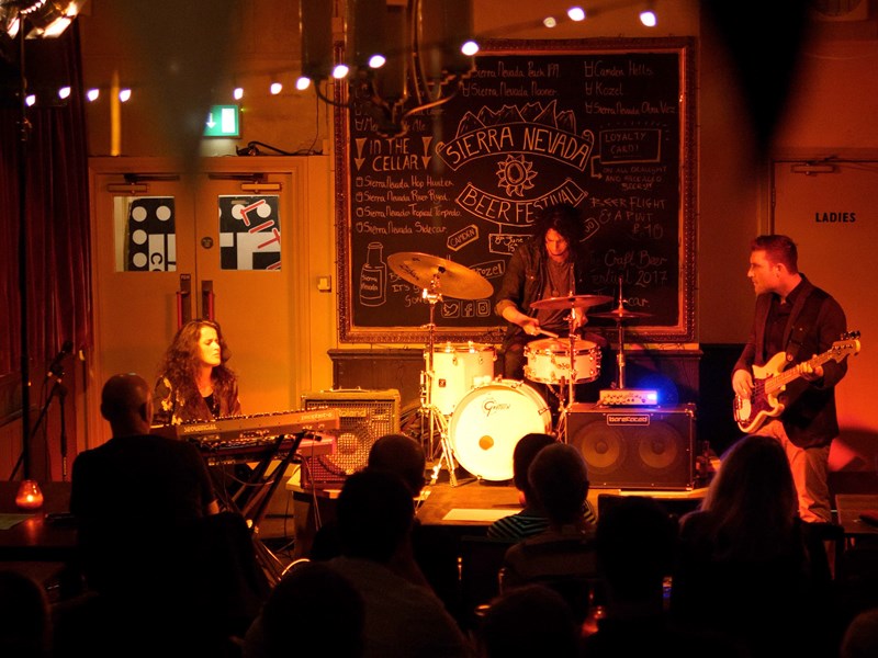 A band plays live in The Lescar.