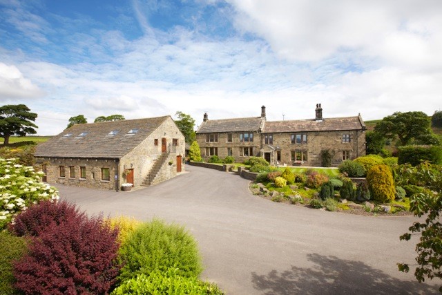 Lovely one-storey and two-storey stone cottages set in beautiful grounds.