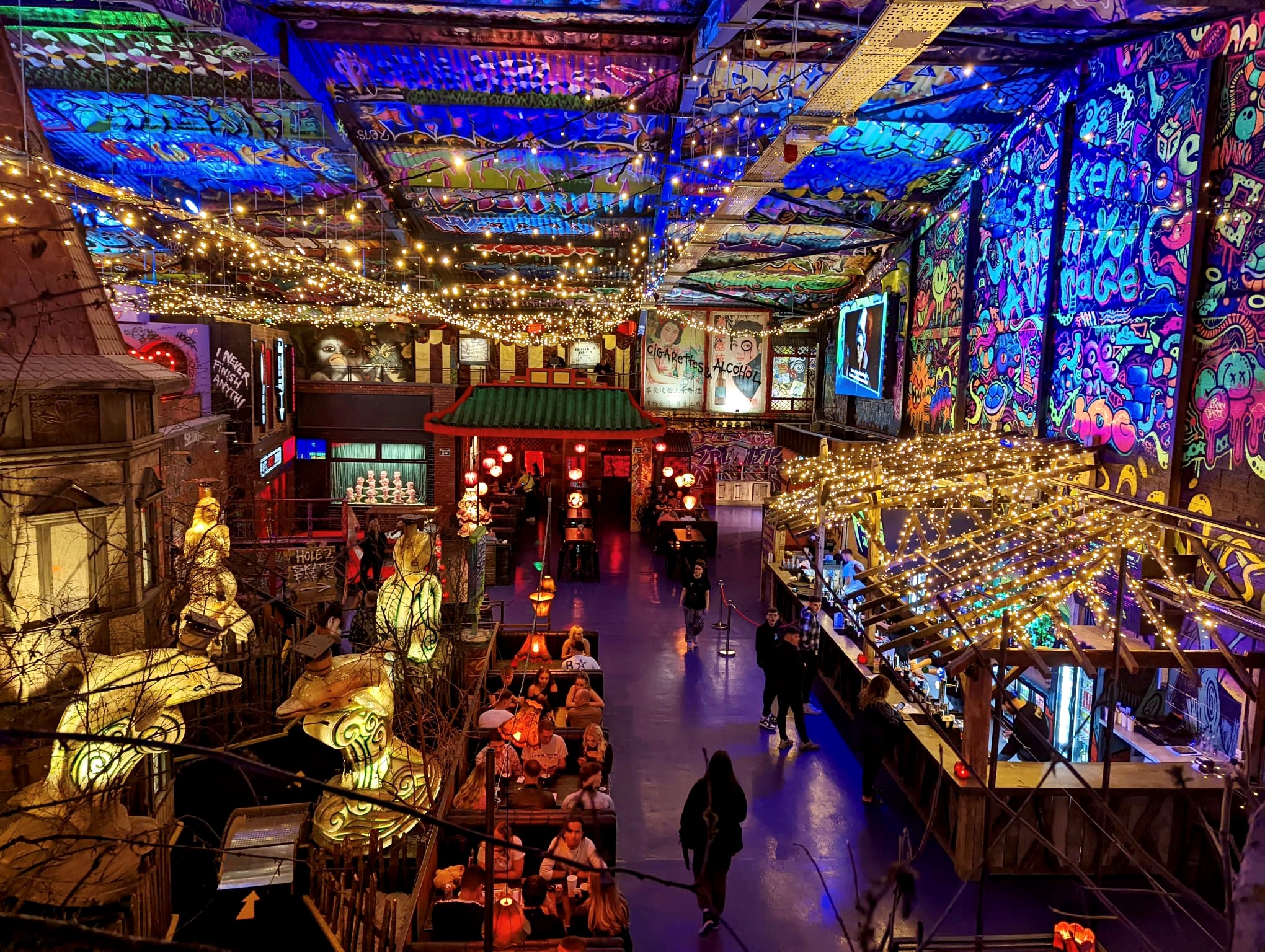 The interior of Golf Fang.