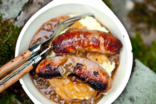 A bowl with cooked sausages in.