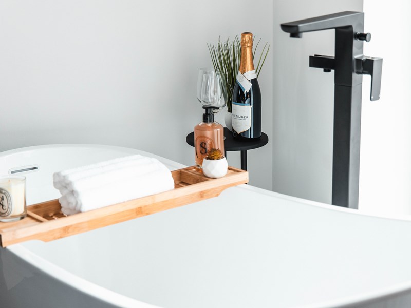 A free standing bathtub.